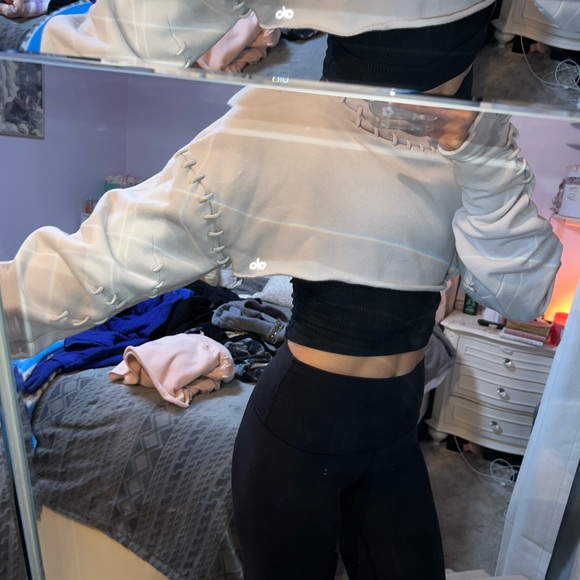 Alo Splice Cropped Sweater - Picture 12 of 12